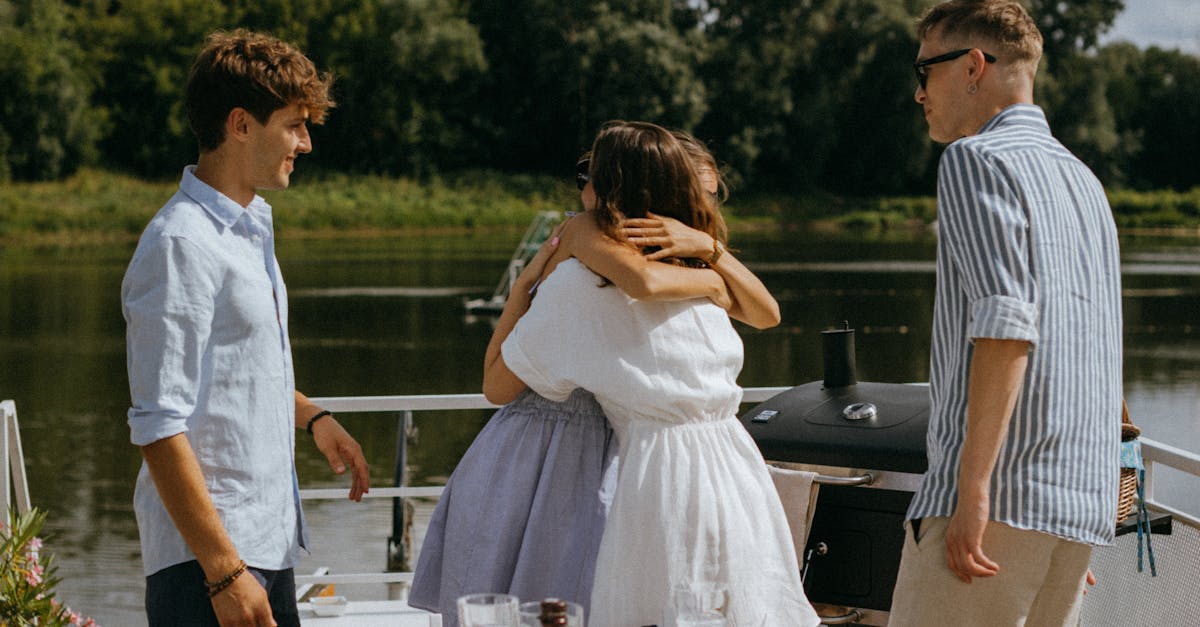 Best Access Points for Renting BBQ Pontoon Boats on the Yarra River