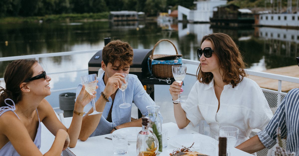 Comparing BBQ Pontoon Boat Rental Experiences Across Melbourne