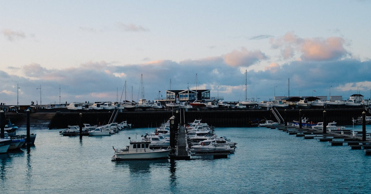 Comparing BBQ Pontoon Boat Rental Prices Across Melbourne Locations